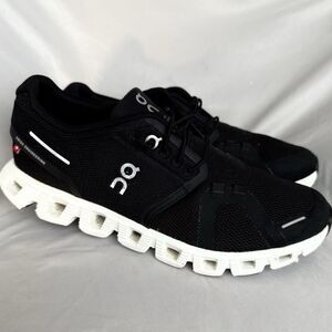 On Cloud 5 Shoes Womens Size 8 Black White Running Gym Comfort Sneakers 59.98904